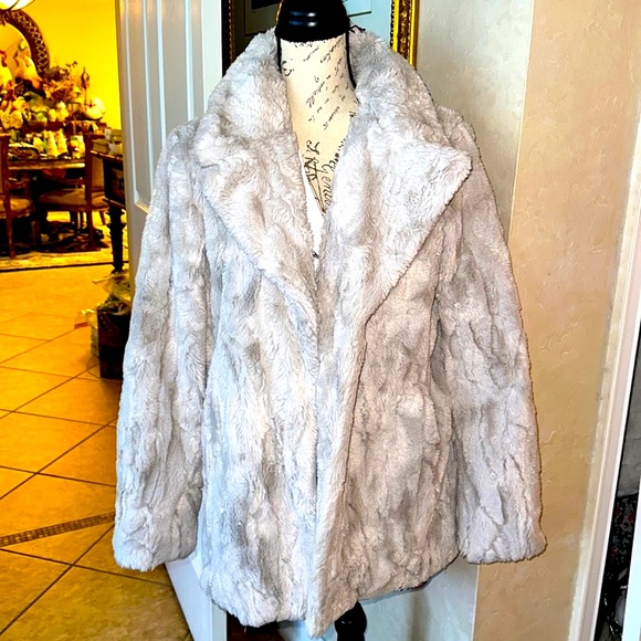 Faux fur cream jacket medium super soft BRAND NEW !! - Picture 1 of 17